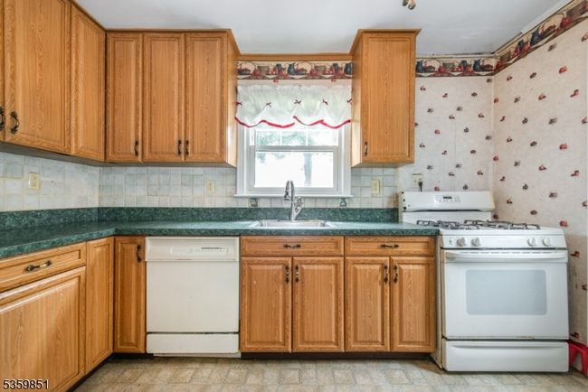 57 Burnside Pl, House other with 4 bedrooms, 1 bathrooms and null parking in Haskell NJ | Image 9
