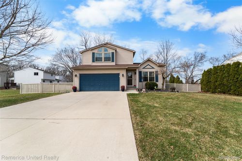 785 Eagle Heights Dr, South Lyon, MI, 48178-2031 | Card Image