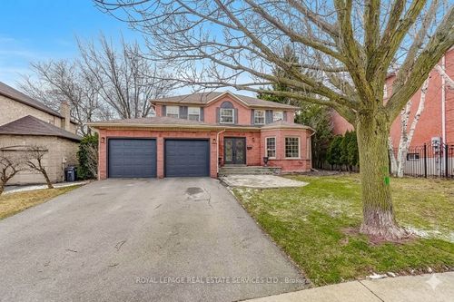 9 Morrison Creek Crescent, Oakville, ON, L6H4C2 | Card Image
