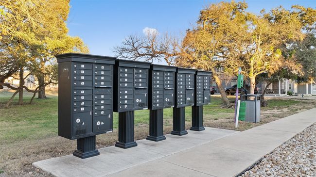 Surrounding community with mail area | Image 33