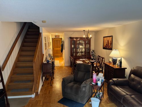 10-10 Courtland Dr, Groton, CT, 06340-3830 | Card Image