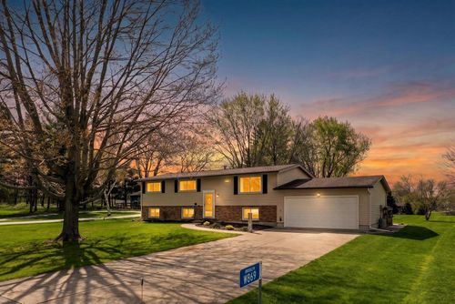 W869 Summit Ct, Green Lake, WI, 54941-9728 | Card Image