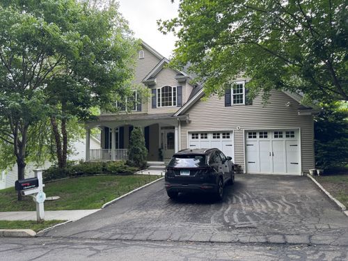2 Blackstone Ct, Danbury, CT, 06811-3886 | Card Image