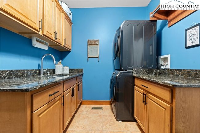 Main Level Laundry | Image 24