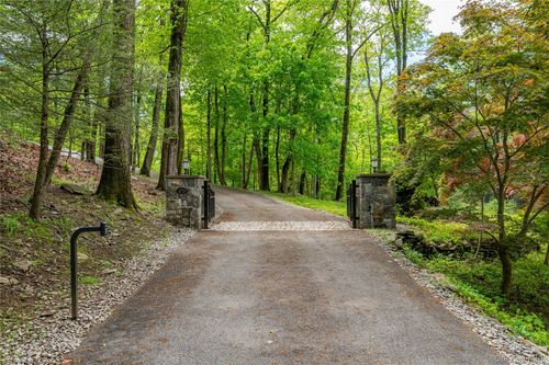 58 Spring Ln, Chappaqua, NY, 10514-2608 | Card Image