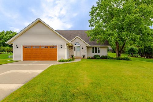 N73W22582 Edgewood Lane, Sussex, WI, 53089 | Card Image