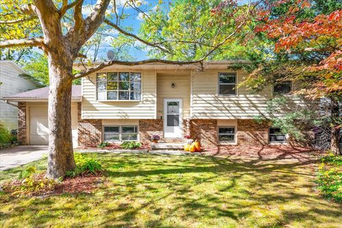 109 S Evergreen Ln, Bloomington, IL, 61704-4619 | Card Image