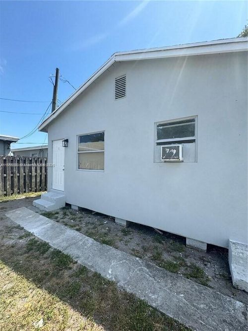 apt-2-517 Nw 1st Ave, Hallandale Beach, FL, 33009-3329 | Card Image