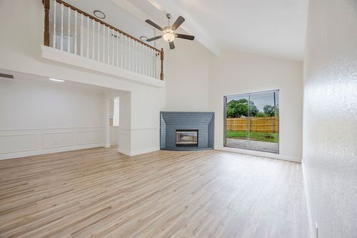 907 Yellowstone Dr, Mansfield, TX, 76063-8004 | Card Image