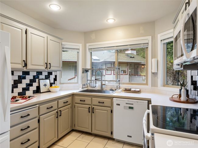 2110 Creekside Cir, House other with 2 bedrooms, 2 bathrooms and 2 parking in Anacortes WA | Image 11