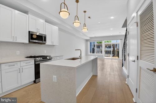 2-217 20th St Ne, WASHINGTON, DC, 20002-6756 | Card Image