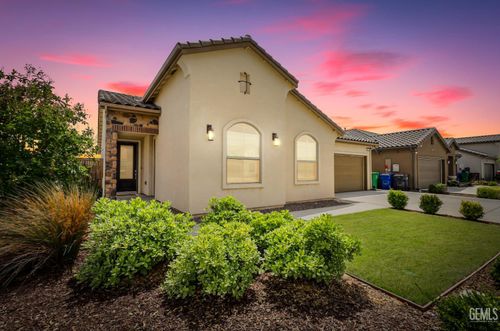 9211 Willow Terrace Dr, Shafter, CA, 93263-9474 | Card Image
