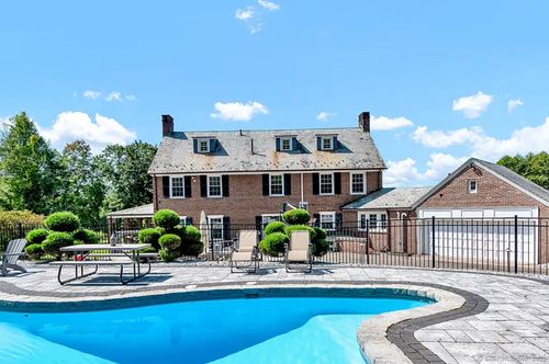 11 Richard Rd, Manchester, CT, 06040-4563 | Card Image