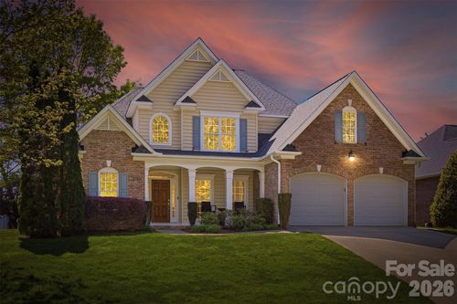 1740 30th Avenue Dr Ne, Hickory, NC, 28601-9072 | Card Image