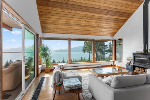 270 Mountain Dr, Lions Bay, BC, V0N3G7 | Card Image