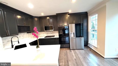 26121 Nimbleton Sq, CHANTILLY, VA, 20152-3658 | Card Image