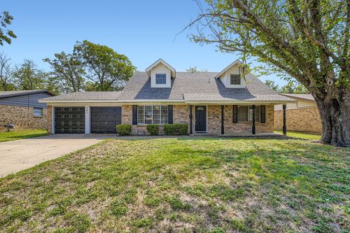 241 Pimlico Way, Saginaw, TX, 76179-2121 | Card Image