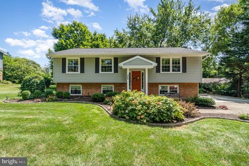 988 W Areba Ave, HERSHEY, PA, 17033-2201 | Card Image