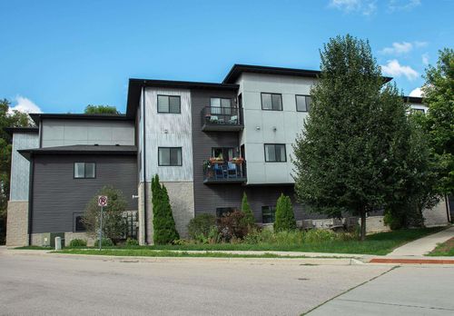 205-221 E 5th St, Cedar Falls, IA, 50613-2615 | Card Image