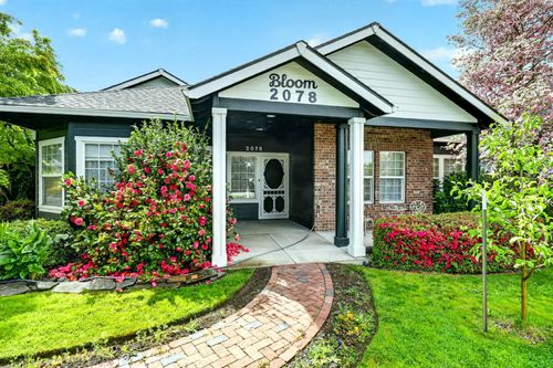 2078 Orchard Home Dr, Medford, OR, 97501-4123 | Card Image