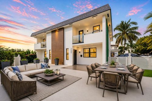 7996 Crespi Blvd, Miami Beach, FL, 33141-1807 | Card Image