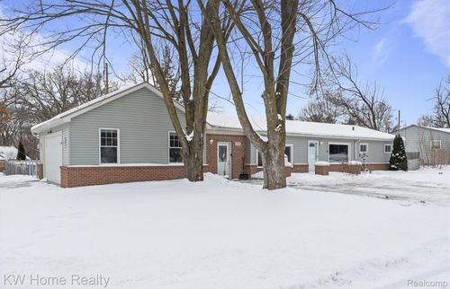 8535 Andersonville Rd, Clarkston, MI, 48346-2519 | Card Image