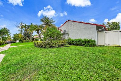 7417 Nw 49th St, House other with 3 bedrooms, 2 bathrooms and null parking in Lauderhill FL | Image 2