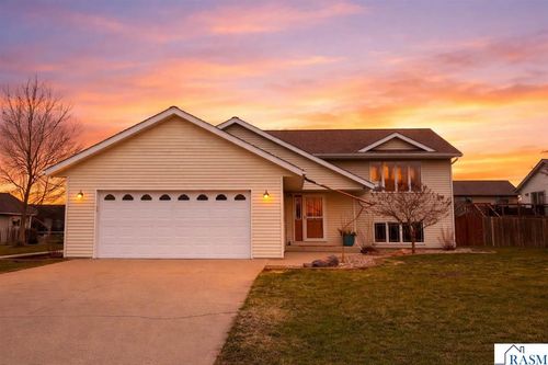 220 Cole Ct, Mankato, MN, 56001-6427 | Card Image