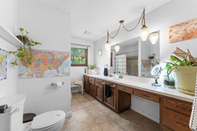 MainLevelBathroomA | Image 28