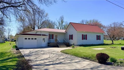1404 E 13th St, Trenton, MO, 64683-1928 | Card Image