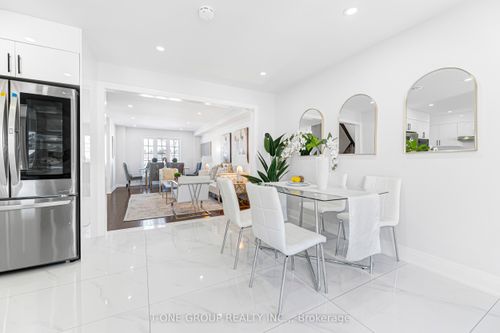 580 Hoover Park Dr, Stouffville, ON, L4A0S8 | Card Image