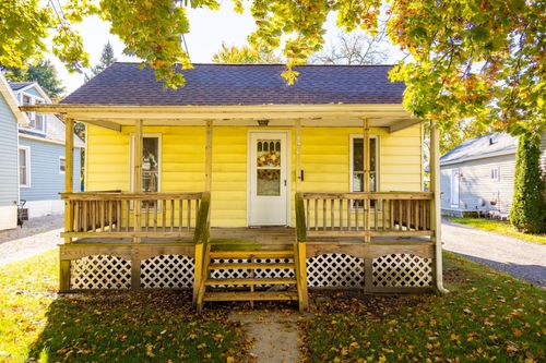 520 E Comstock St, Owosso, MI, 48867-3108 | Card Image