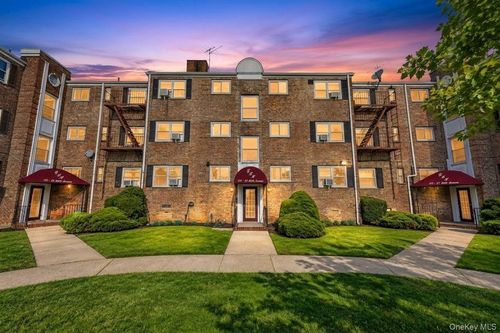 1a-111-25 66th Ave, Forest Hills, NY, 11375-1927 | Card Image