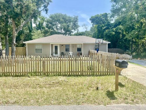 900 Orange St, Ocean Springs, MS, 39564-0718 | Card Image