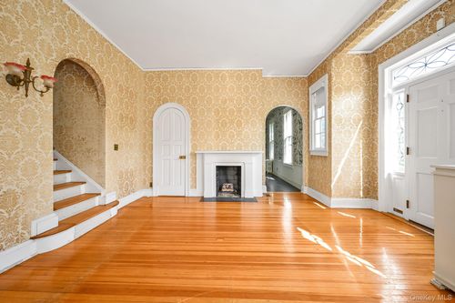 99 9th St, Garden City, NY, 11530-4522 | Card Image