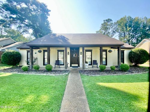 108 Honeysuckle Ln, Ridgeland, MS, 39157-2557 | Card Image