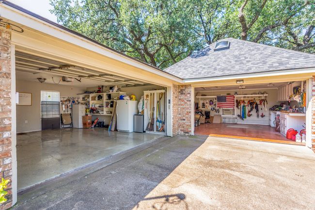 Two double garages | Image 24