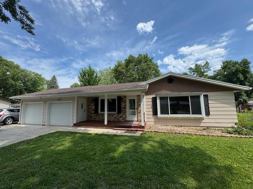 1075 Randall Rd Se, Hutchinson, MN, 55350-3261 | Card Image