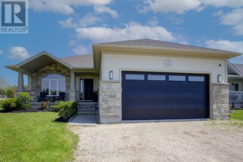 37 Lorne St, Harriston, ON, N0G1Z0 | Card Image