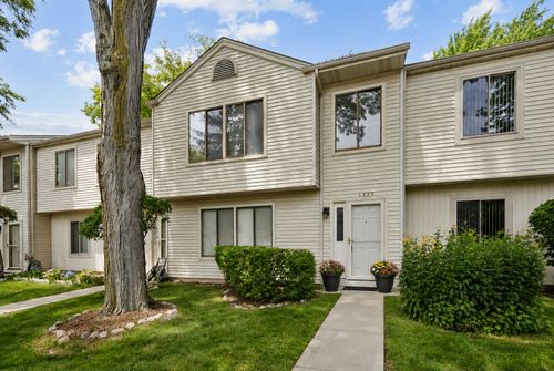 1525-1525 Yale Ct, Elk Grove Village, IL, 60007-2707 | Card Image