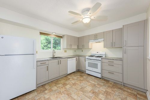 apt-5b-140 Thompson St, East Haven, CT, 06513-1960 | Card Image