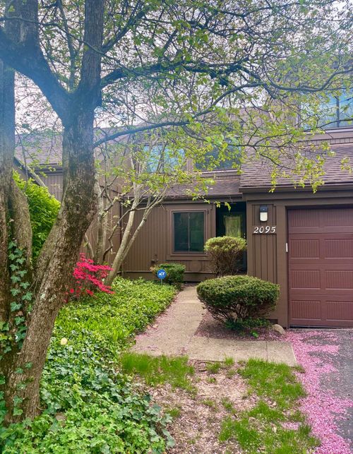 c-2095 Willowick Dr, Columbus, OH, 43229-1527 | Card Image