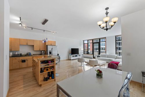 405-215 10th Ave S, Minneapolis, MN, 55415-1778 | Card Image