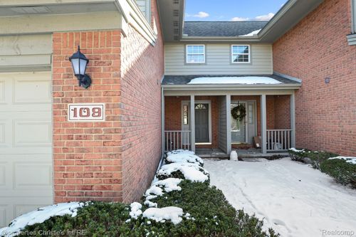 9-109 Village Place Dr, Chelsea, MI, 48118-1439 | Card Image