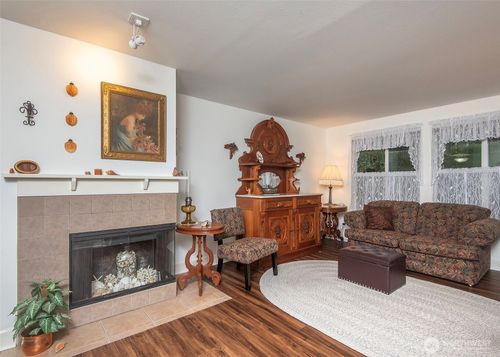 unit-4104-300 N 130th St, Seattle, WA, 98133-1402 | Card Image