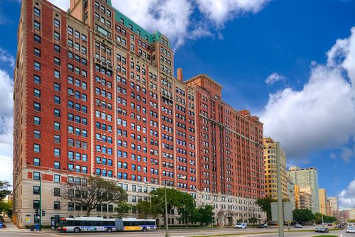 10d-3240 N Lake Shore Drive, Chicago, IL, 60657 | Card Image