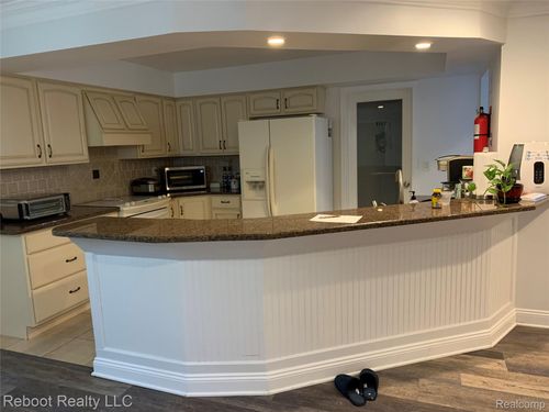 35851 Thornton Dr, Sterling Heights, MI, 48310-5070 | Card Image