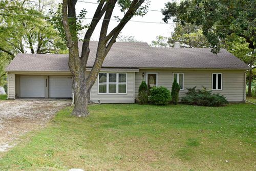 1832 Cedar View Rd, Charles City, IA, 50616-9129 | Card Image