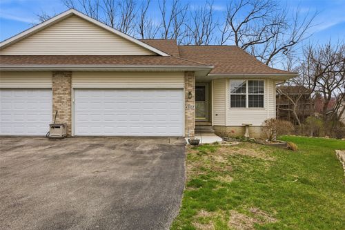 4007 Treeline Ct Ne, Cedar Rapids, IA, 52411-6522 | Card Image