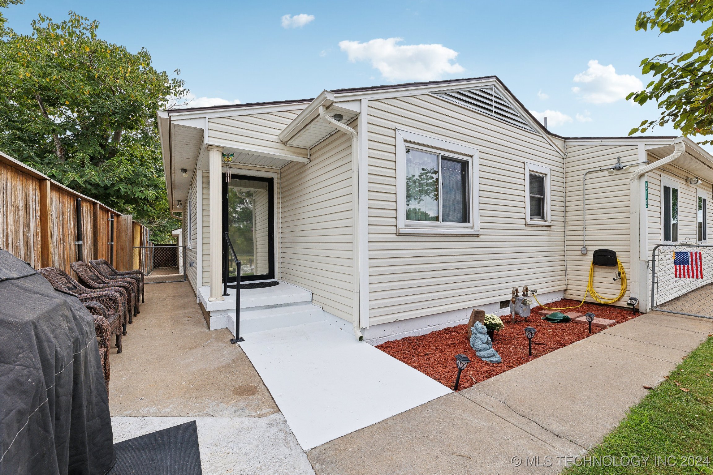Cleveland Ave, Sand Springs, OK 74063